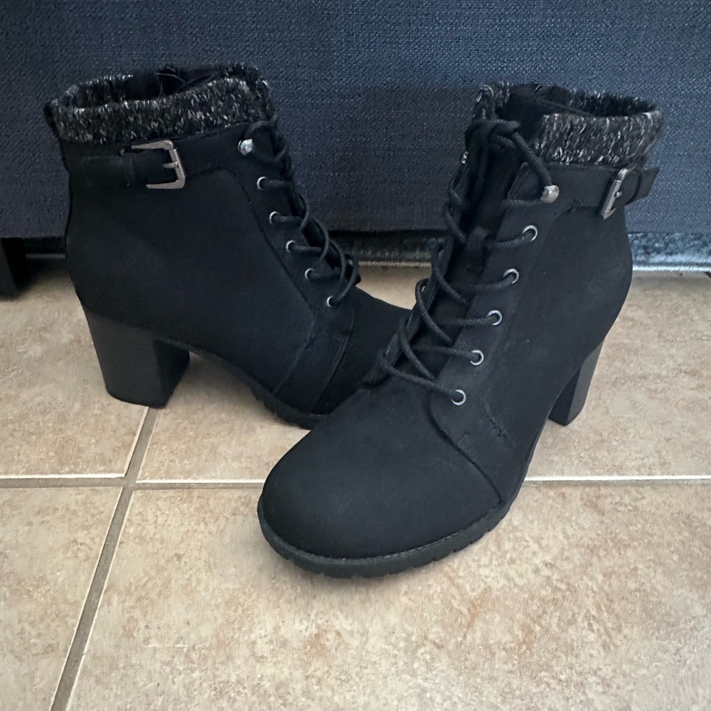 Kim Rogers “Tori” Black Ankle Booties with Buckle Detail Women’s Sz 8.5
